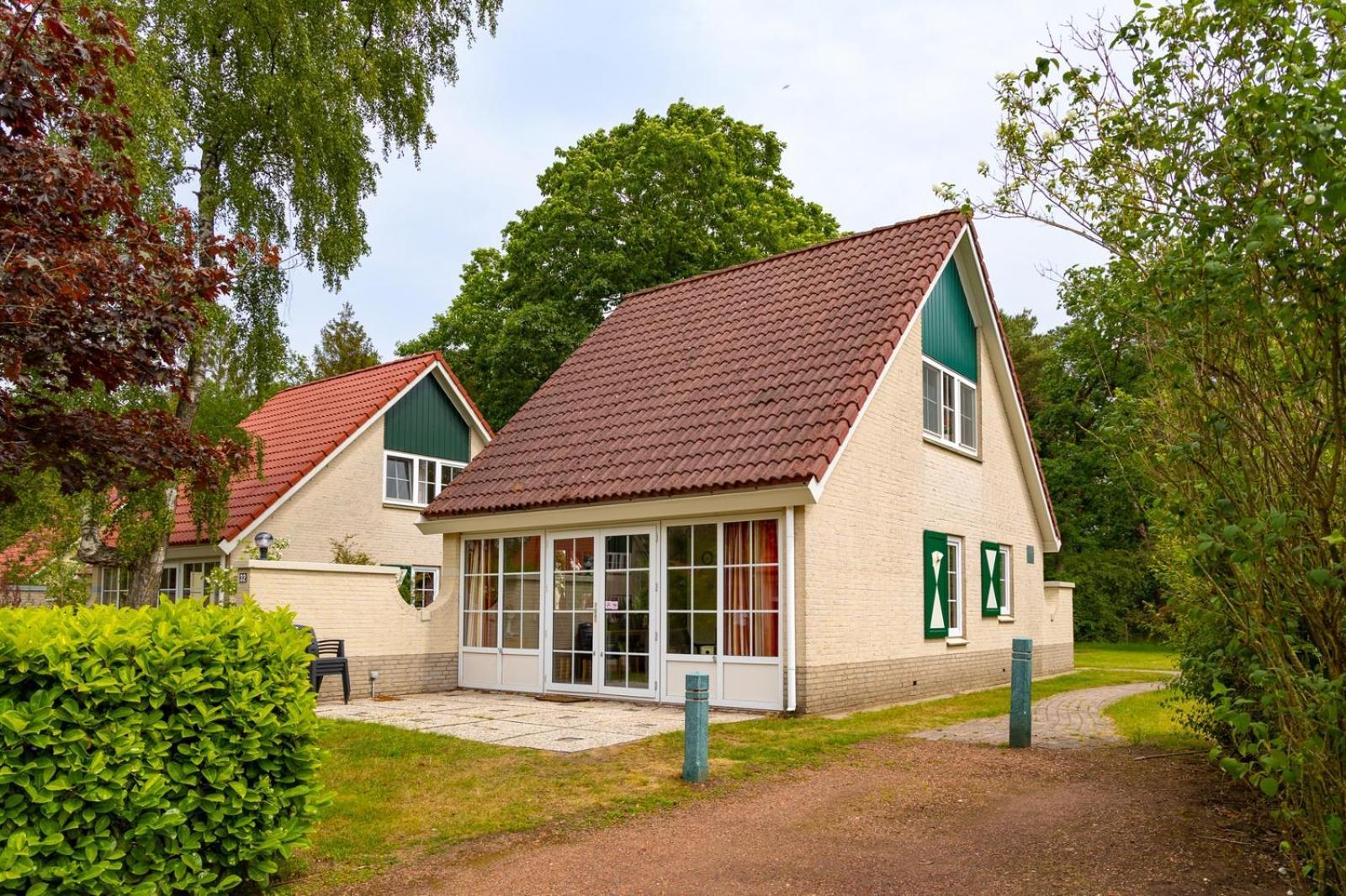 Bungalow - 6 Personen Gelegen In De Nabije Omgeving Van Avonturenpark Hellendoorn En De Prachtige Sallandse Heuvelrug En Eelerberg Ngoại thất bức ảnh